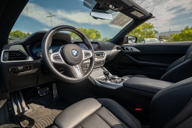 Vehicle image 17 of 33