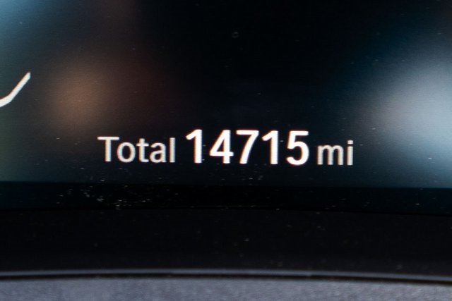 Vehicle image 21 of 33