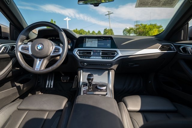 Vehicle image 16 of 33