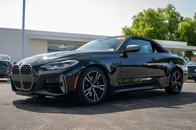 Vehicle image 2 of 33