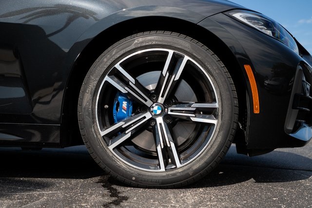 Vehicle image 10 of 33