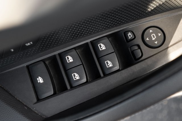Vehicle image 29 of 33