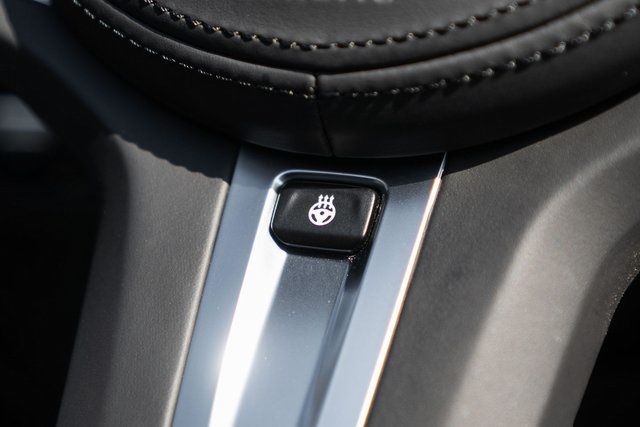 Vehicle image 31 of 33