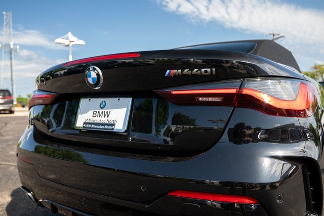 Vehicle image 9 of 33