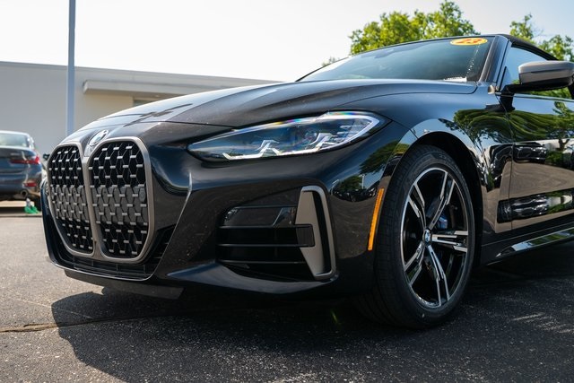 Vehicle image 19 of 33