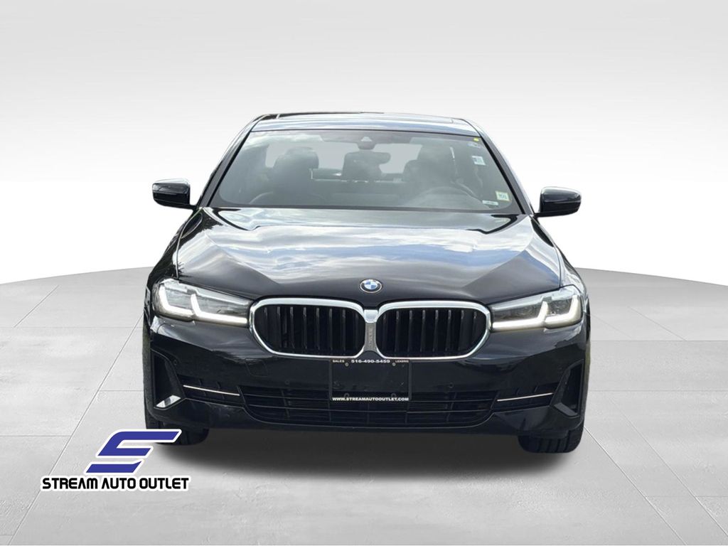 2023 BMW 5 Series 530i xDrive Image 2 of 40