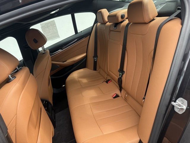 Vehicle image 10 of 15