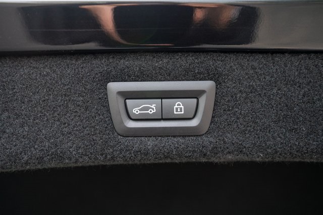 Vehicle image 27 of 37