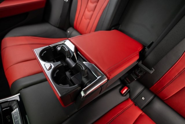 Vehicle image 25 of 37