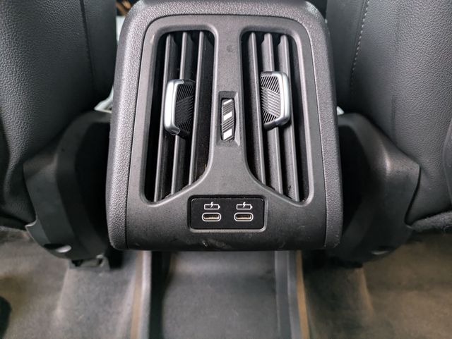 Vehicle image 35 of 36