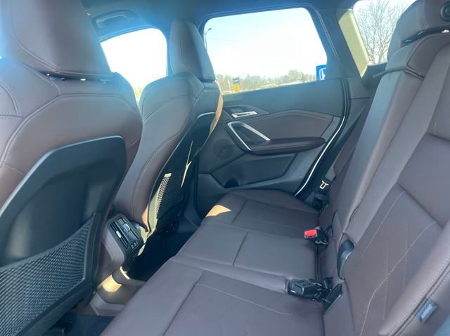 Vehicle image 10 of 23