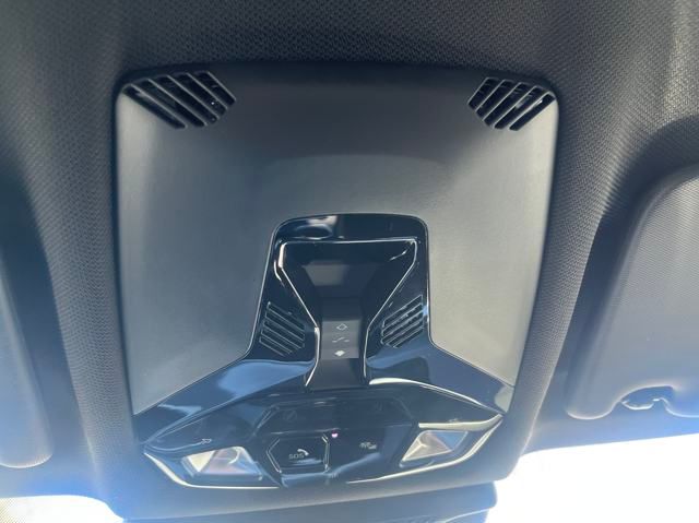 Vehicle image 19 of 23