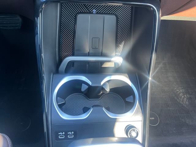 Vehicle image 16 of 23