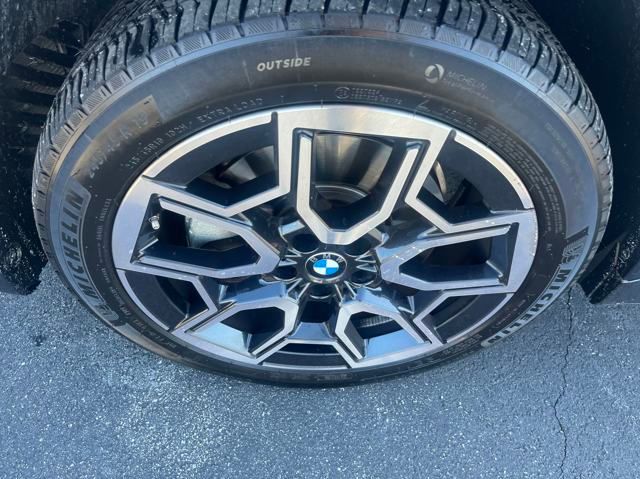 Vehicle image 21 of 23