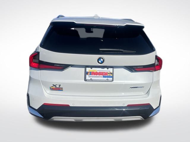 Vehicle image 6 of 23