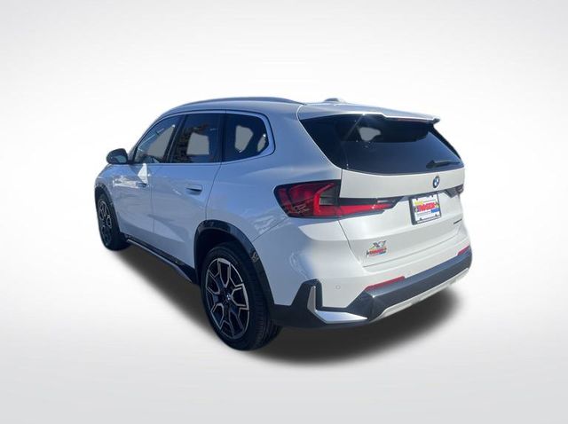 Vehicle image 7 of 23