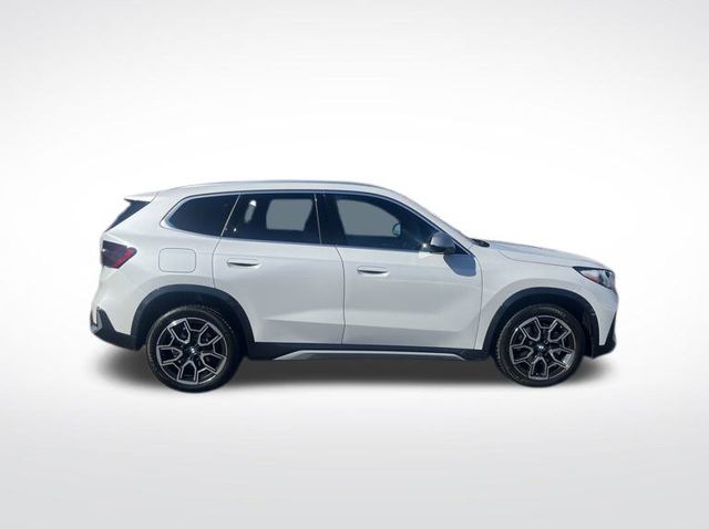 Vehicle image 4 of 23
