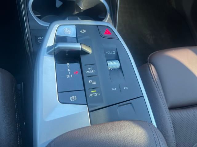 Vehicle image 15 of 23