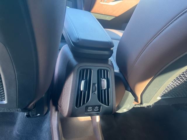 Vehicle image 11 of 23