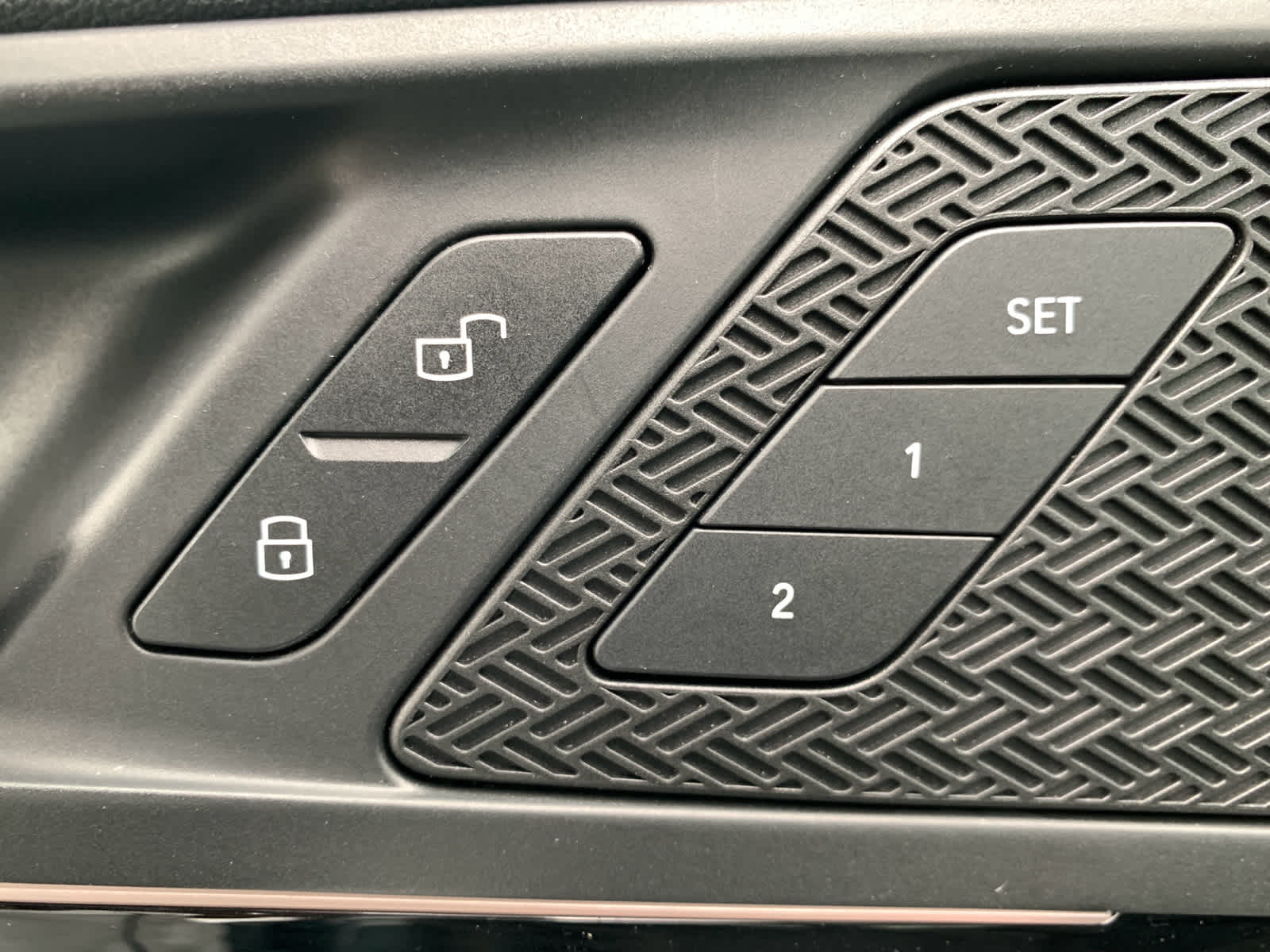 Vehicle image 22 of 36