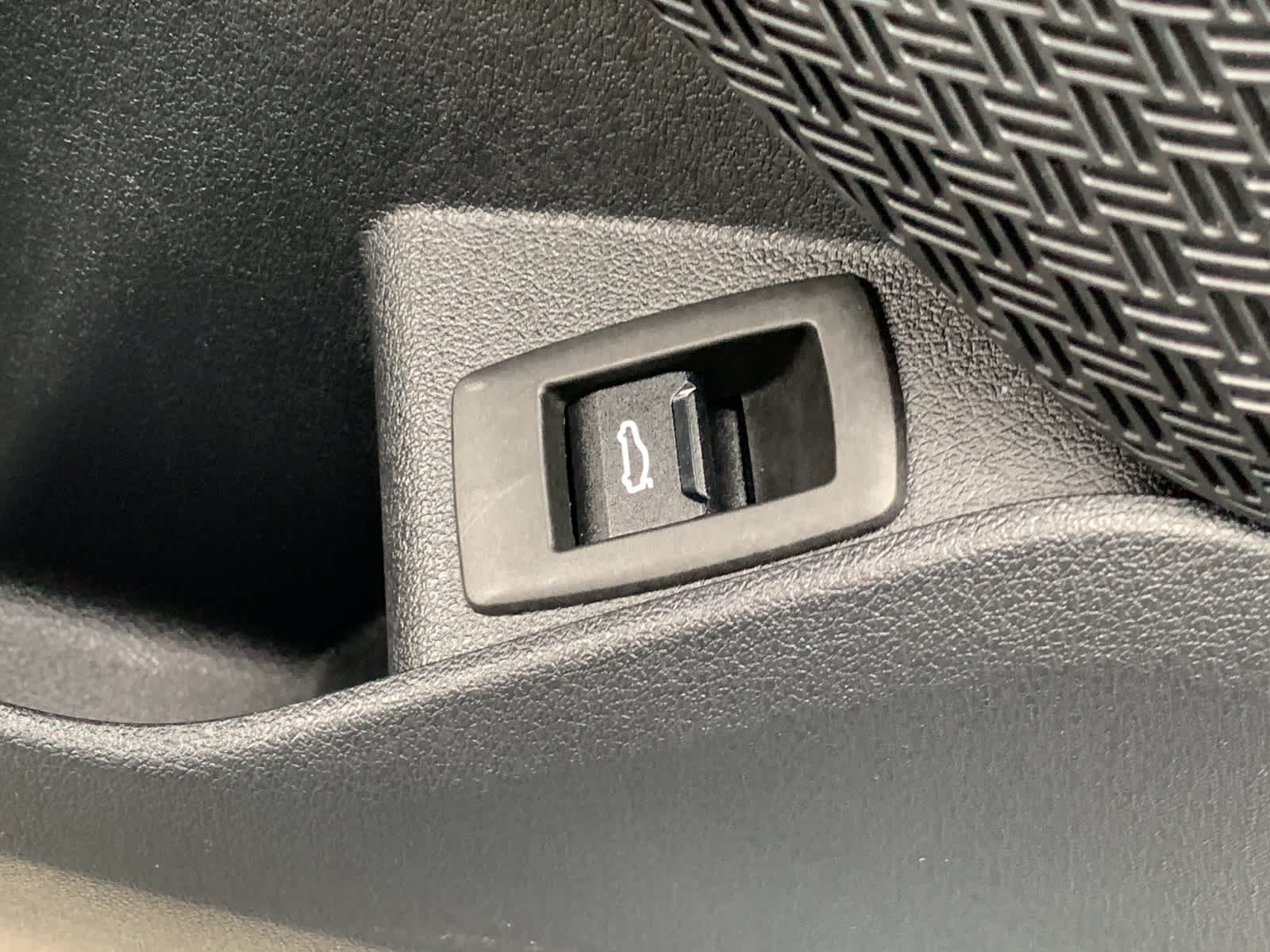 Vehicle image 28 of 36