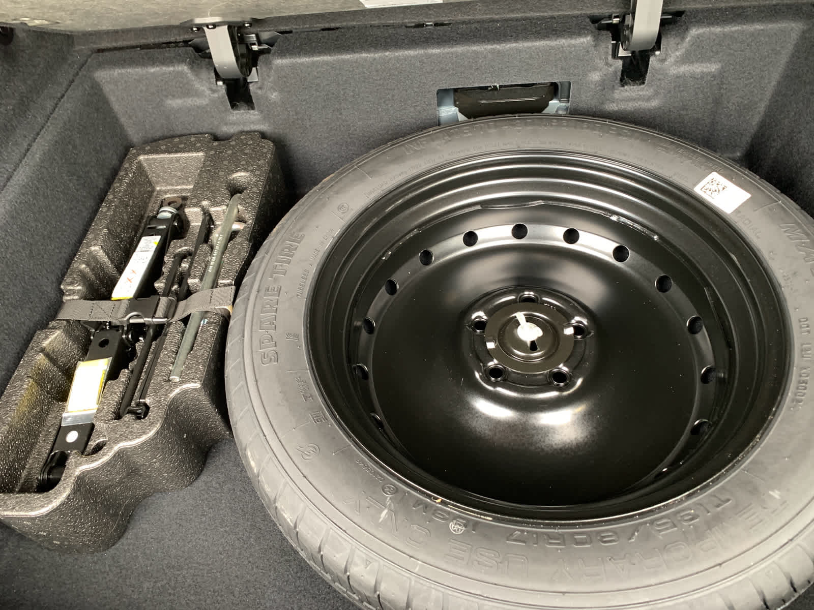 Vehicle image 29 of 36