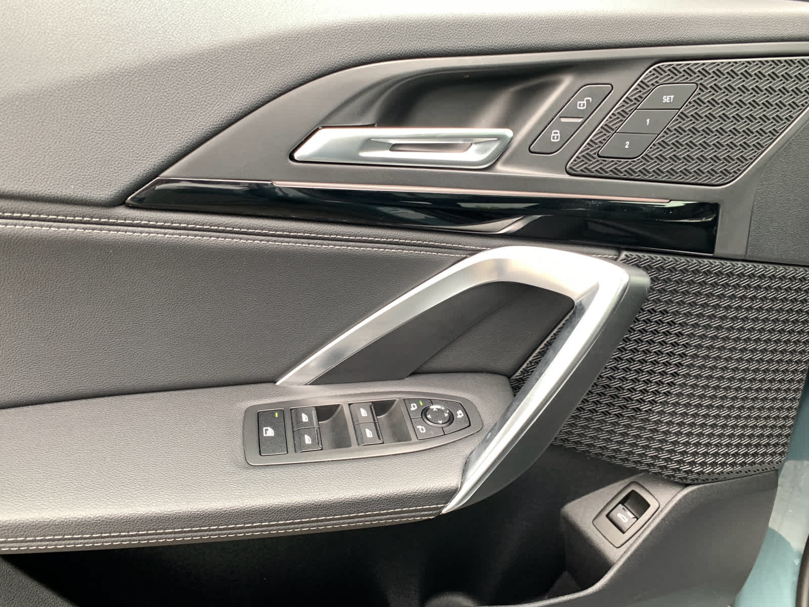 Vehicle image 21 of 36