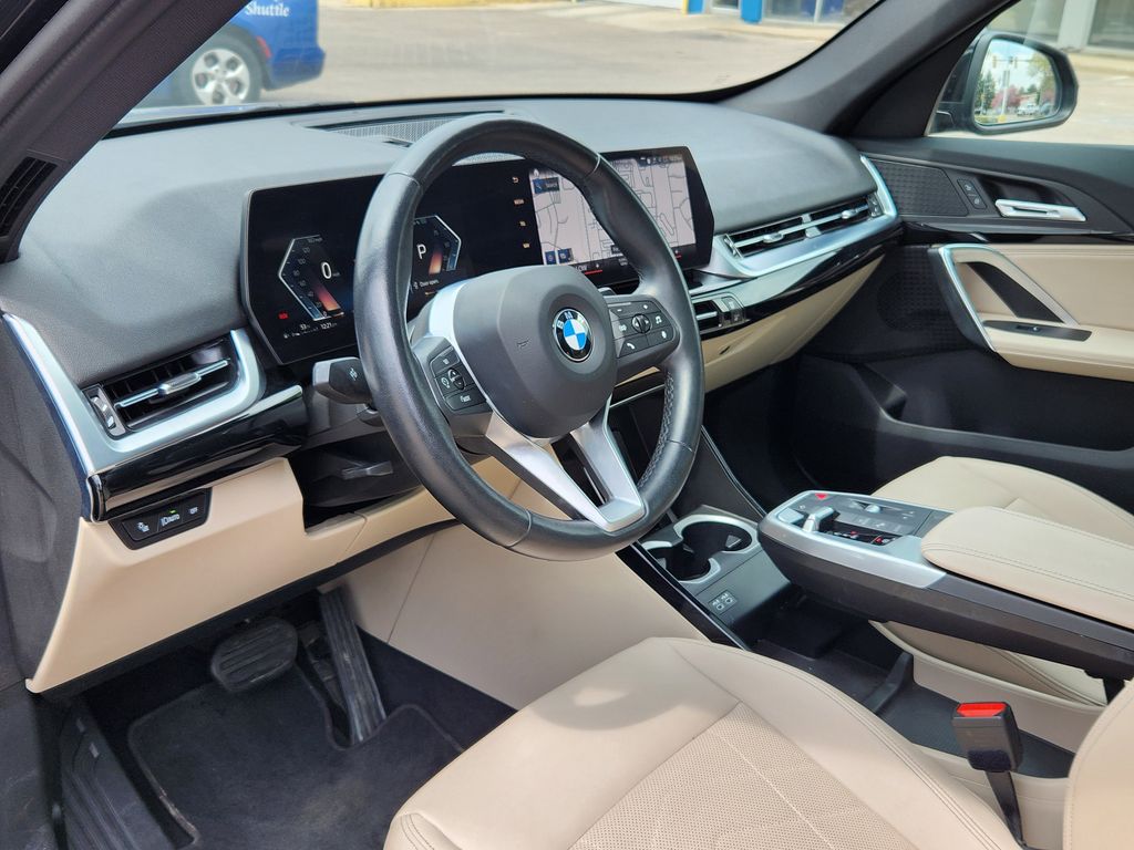 Vehicle image 10 of 34