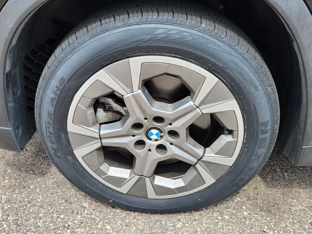 Vehicle image 23 of 34