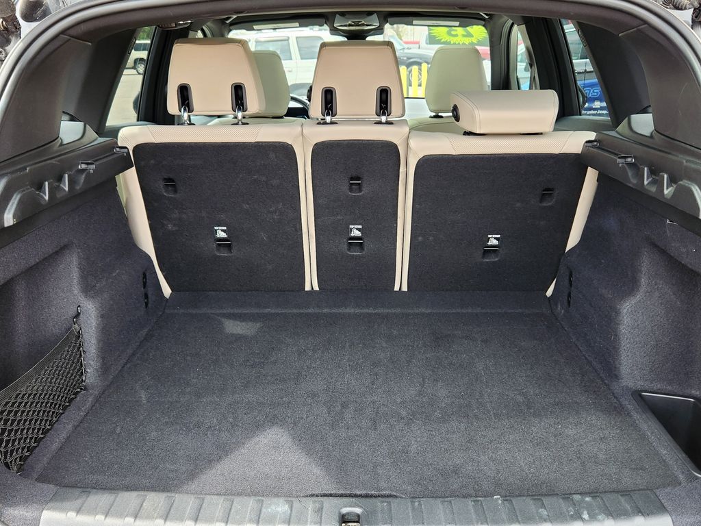 Vehicle image 14 of 34