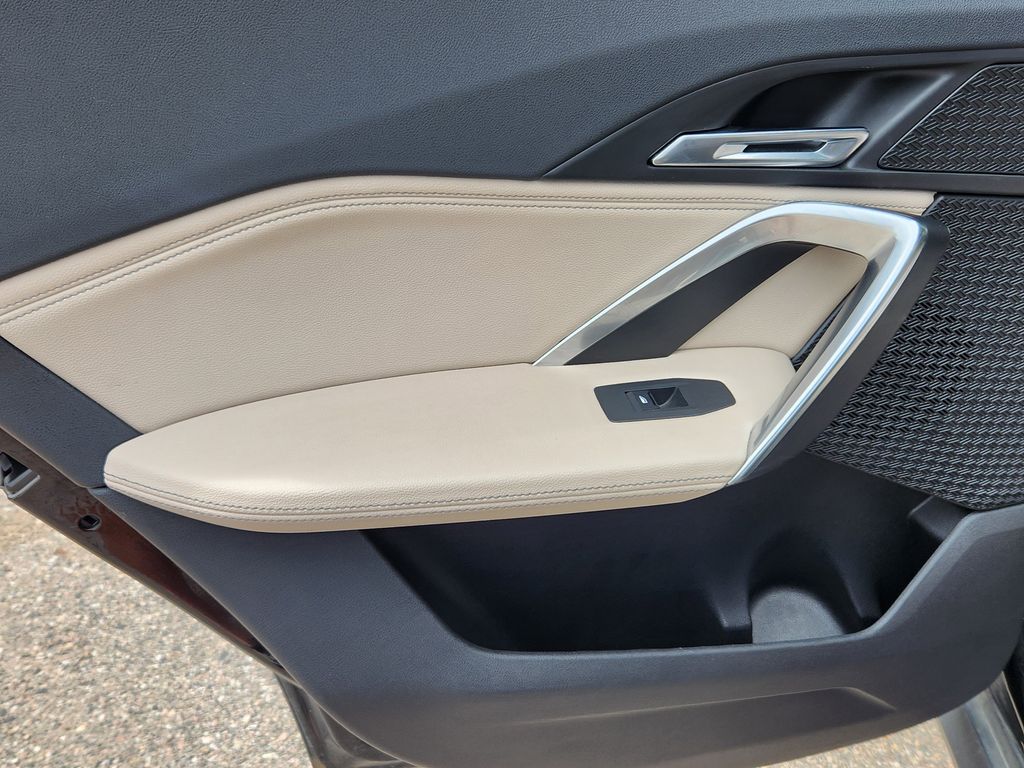 Vehicle image 13 of 34