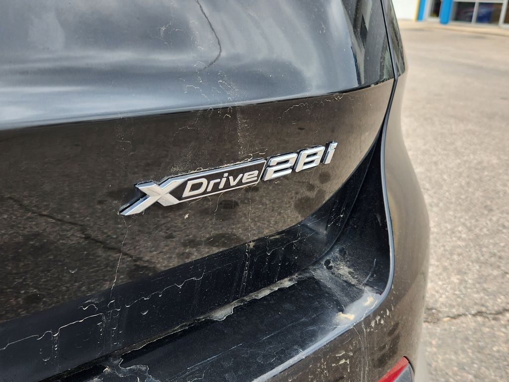 Vehicle image 18 of 34