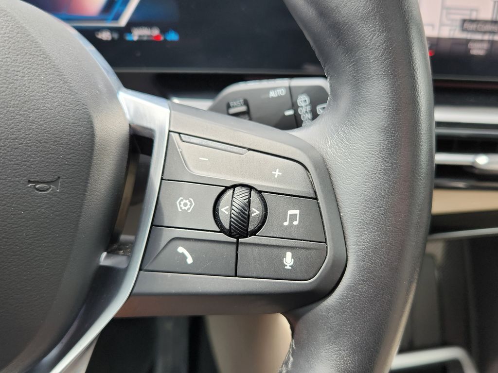 Vehicle image 25 of 34