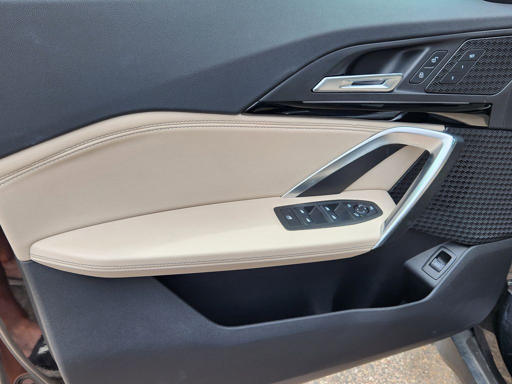 Vehicle image 9 of 34