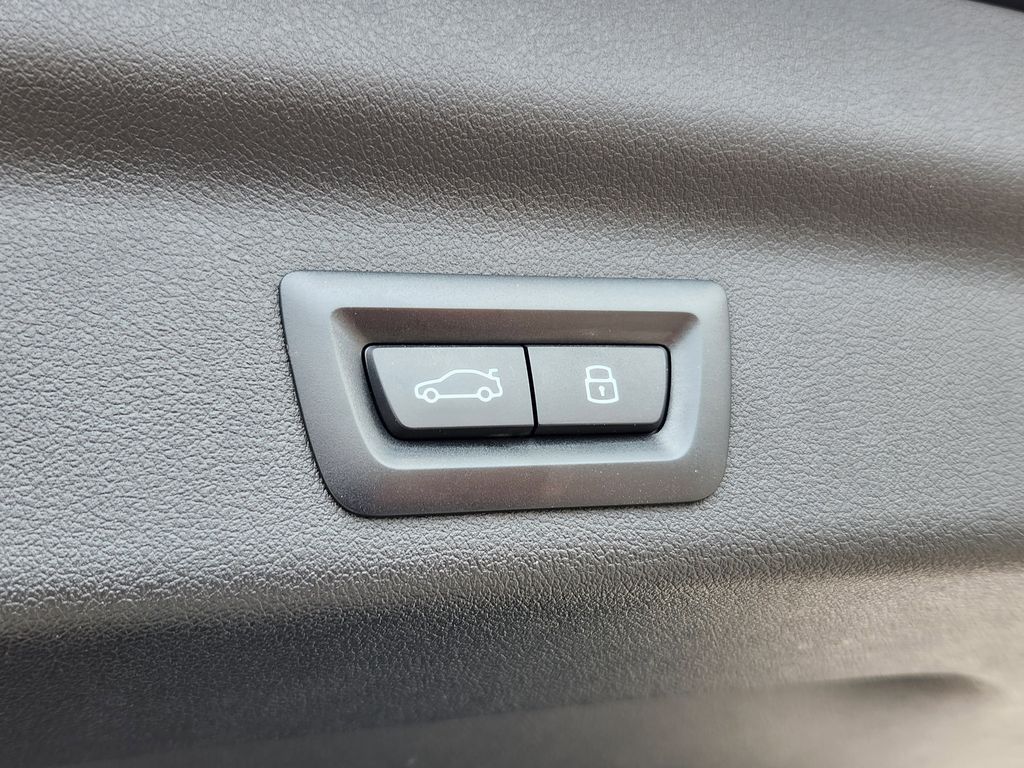 Vehicle image 15 of 34