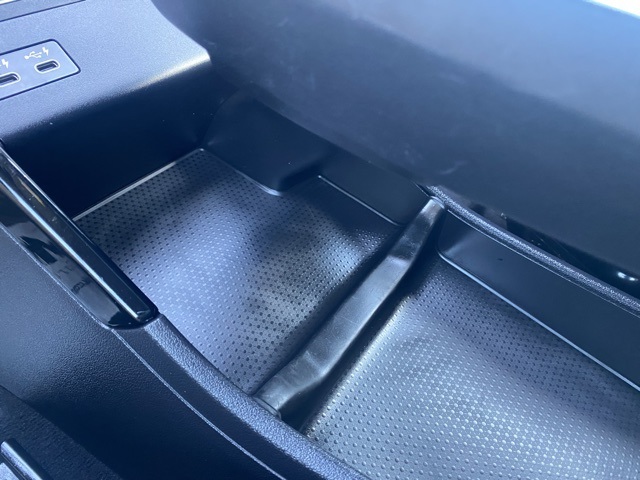 Vehicle image 28 of 33