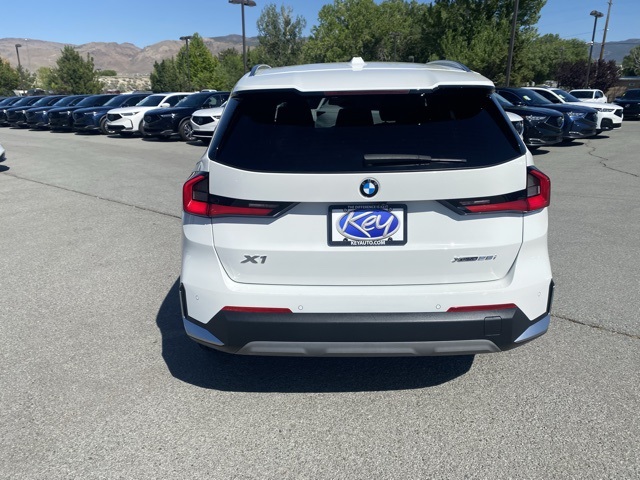 Vehicle image 7 of 33