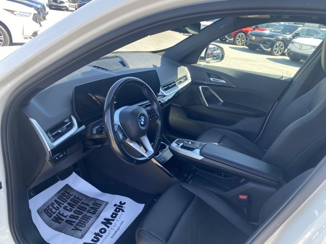 Vehicle image 15 of 33