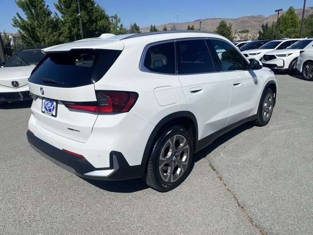 Vehicle image 6 of 33