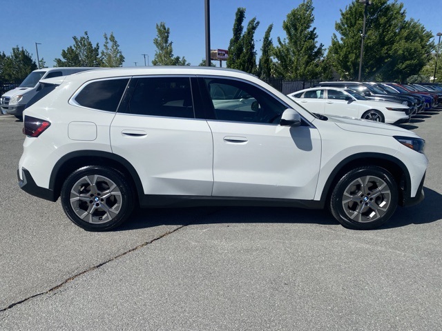 Vehicle image 5 of 33