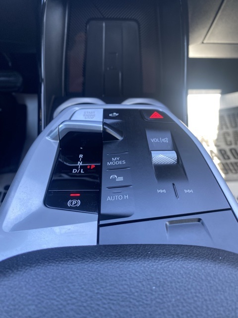 Vehicle image 21 of 33