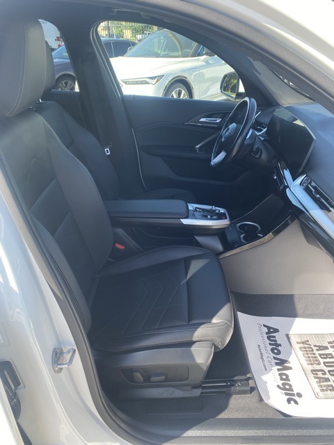 Vehicle image 14 of 33