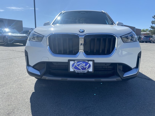 Vehicle image 3 of 33