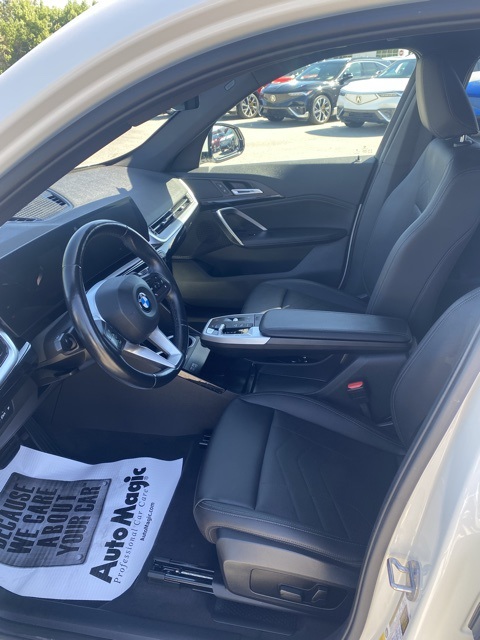 Vehicle image 17 of 33