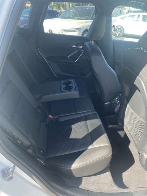 Vehicle image 27 of 33