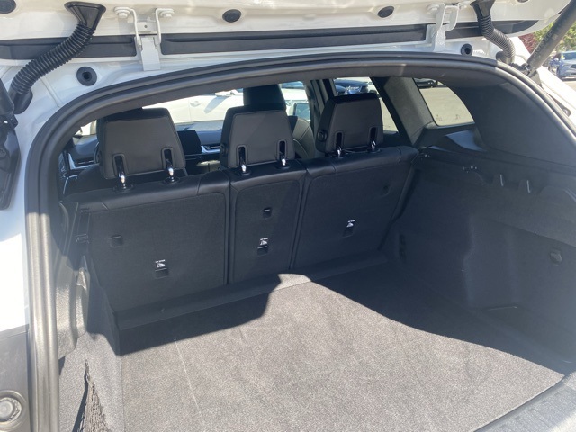 Vehicle image 11 of 33