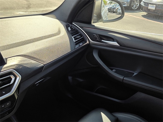 Vehicle image 41 of 46