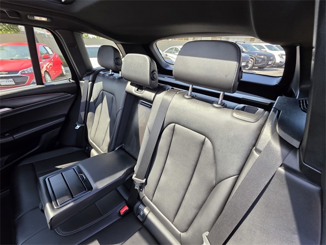 Vehicle image 21 of 46