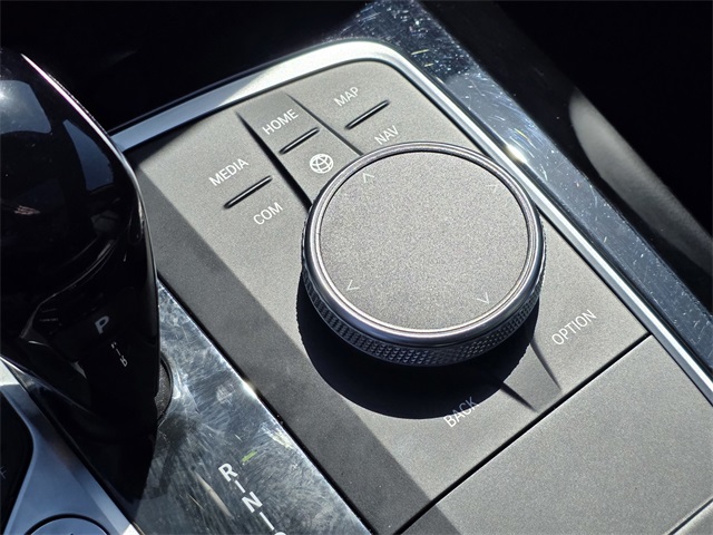 Vehicle image 40 of 46