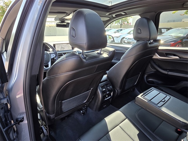 Vehicle image 22 of 46